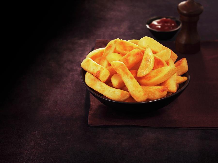 A Bowl Of Thick-cut Chips With Ketchup And Pepper Photograph by Frank Adam