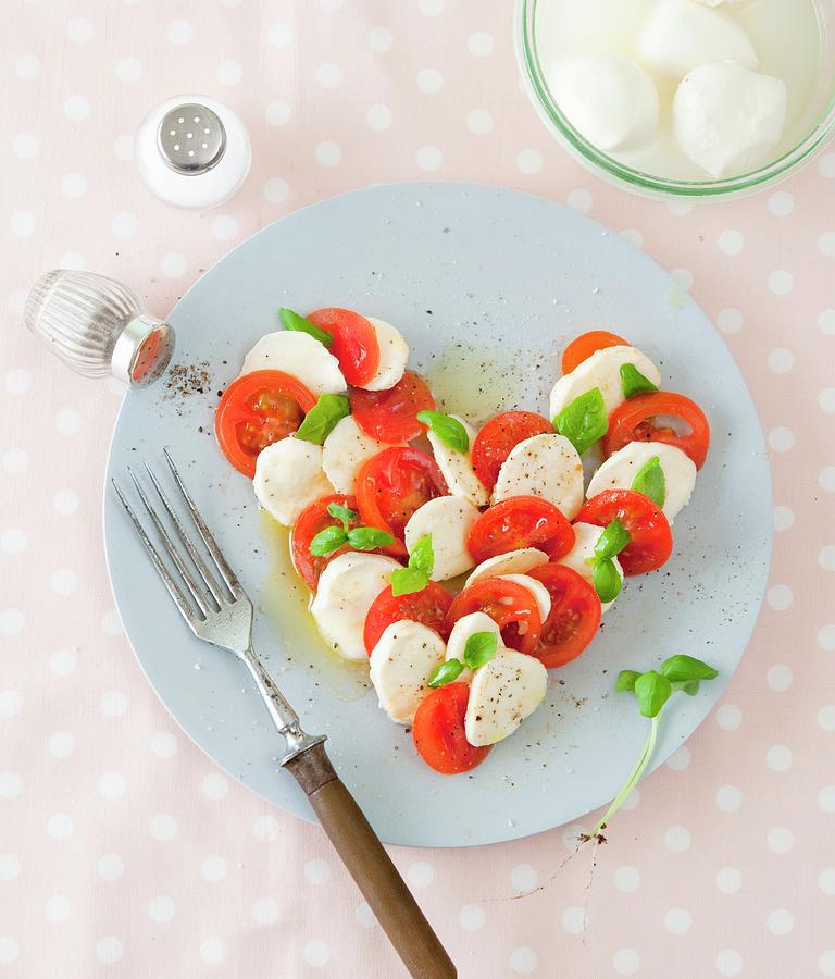 A Caprese Heart For Mothers Day Photograph by Udo Einenkel