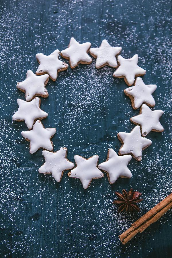 A Circle Of Cinnamon Star Biscuits Photograph by Aniko Takacs