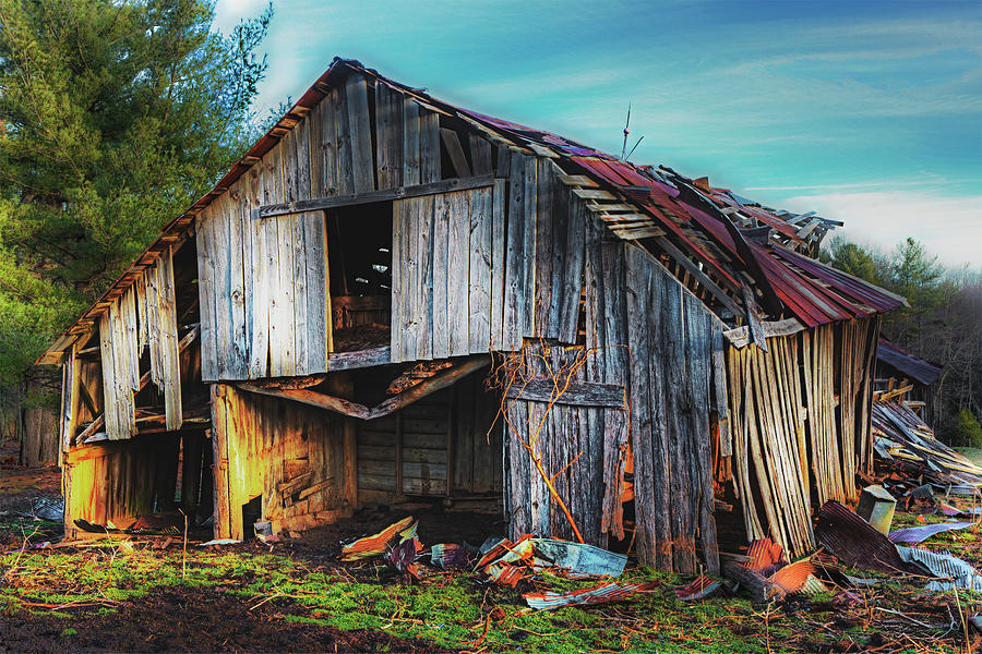 A Classic Vintage Barn in the Blue Ridge Photograph by Dan Carmichael