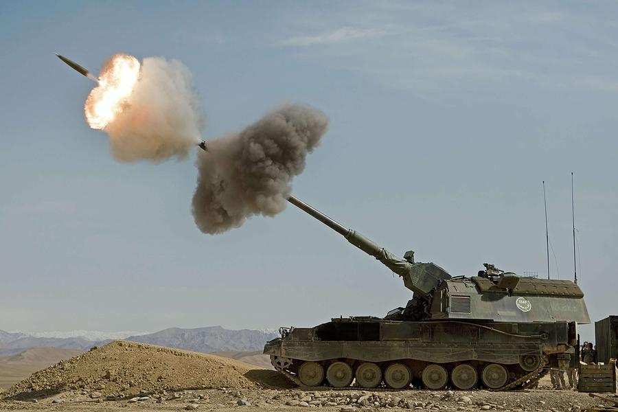 Afghanistan Painting - A Dutch Panzerhaubitze 2000 Fires A Round In Afghanistan by Celestial Images Afghanistan Painting - A Dutch Panzerhaubitze 2000 Fires A Round In Afghanistan by Celestial Images