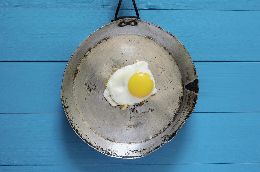 A Fried Egg In An Old Pan Photograph by Nick Sida