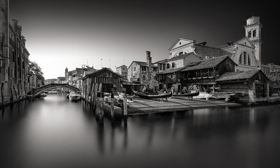 Black And White Photograph - A Gondola Is Born by Tommaso Pessotto