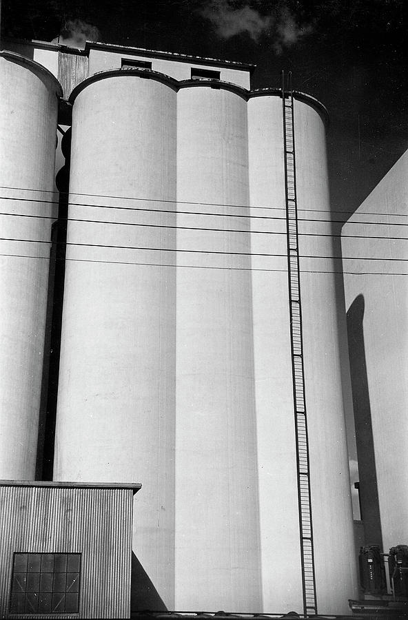 Elevator Photograph - A Grain Elevator by Peter Stackpole
