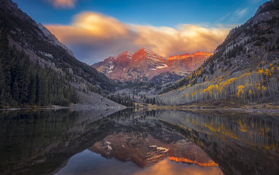 A Perfect Morning In Maroon Lake Photograph by Michael Zheng