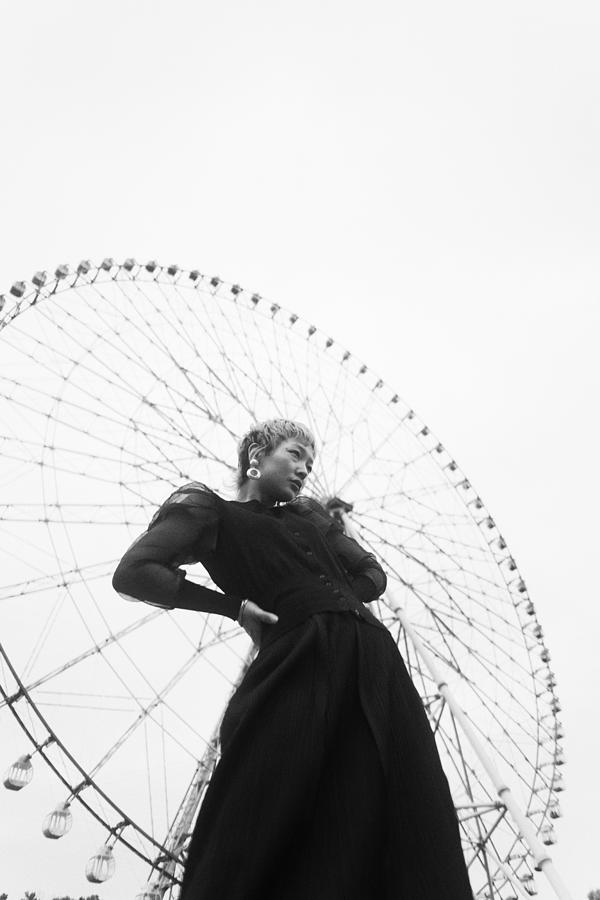 Portrait Photograph - A Robust Woman by Hiro Fukuda