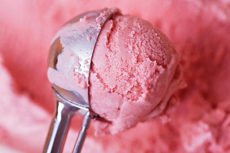 A Scoop Of Home-made Strawberry Ice Cream In An Ice-cream Scoop ...