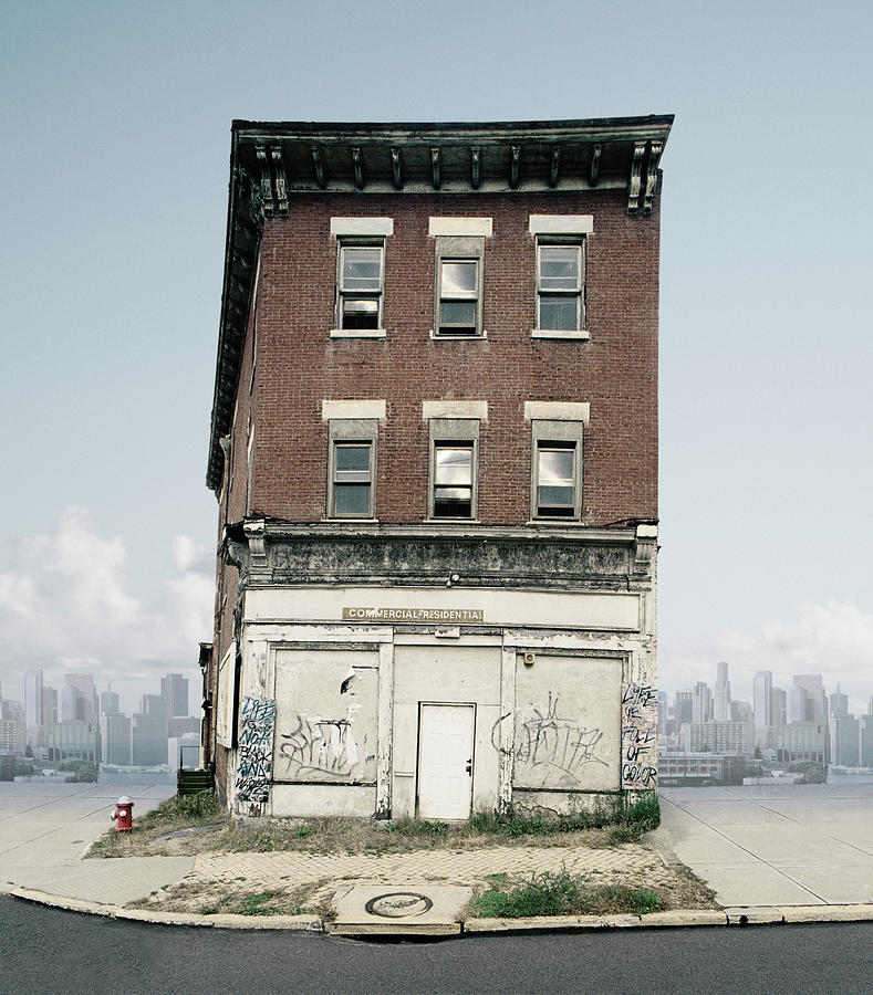 Abandoned Building In Urban Environment Photograph by Ed Freeman