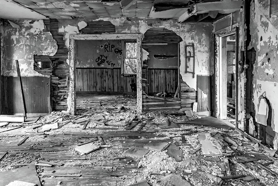 Abandoned Dreams 6 - The Living Room bw Photograph by Steve Harrington