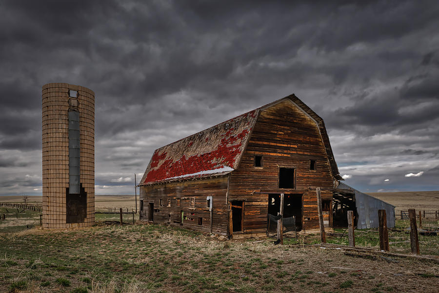 Abandoned Farm Barn Photograph by Noah Katz