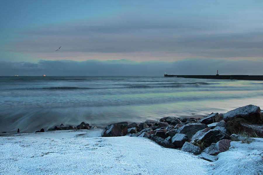 Aberdeen Beach in the Snow Photograph by Veli Bariskan