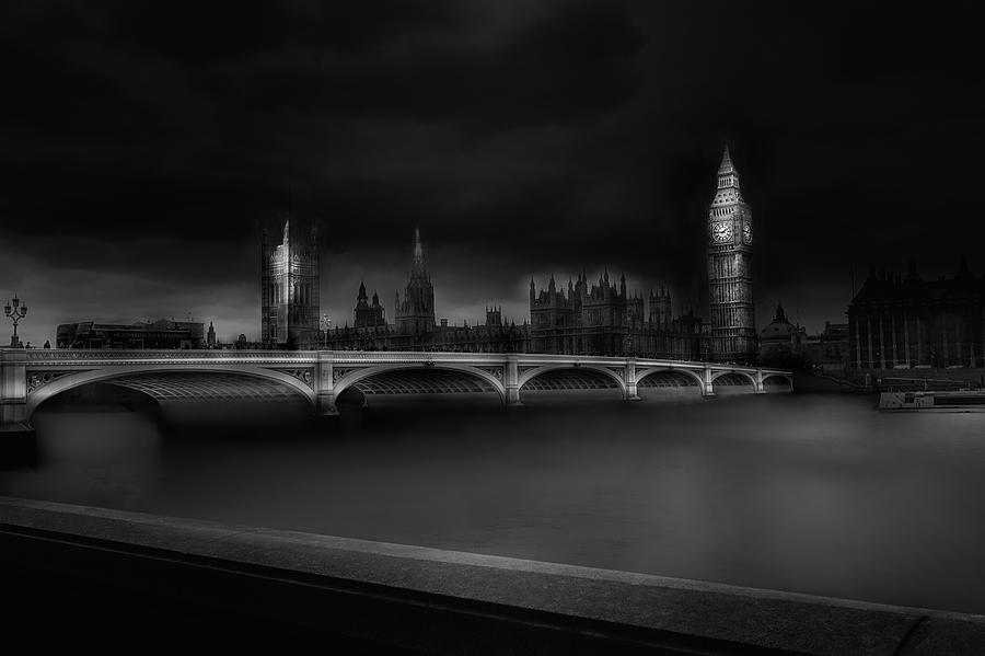 London Photograph - About London by Olavo Azevedo