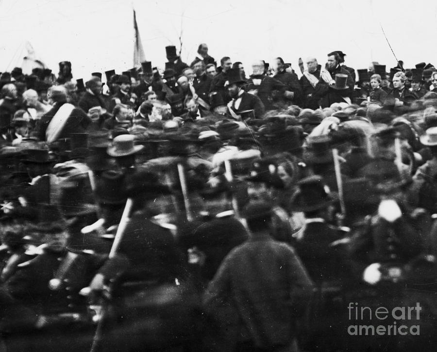 Abraham Lincoln Giving Gettysburg Photograph by Bettmann