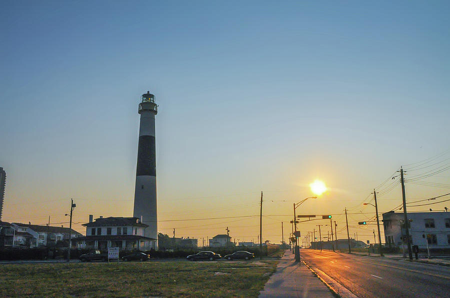 Absecon Lighthouse at Dawn Photograph by Bill Cannon
