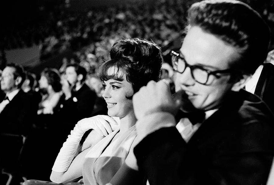 Warren Beatty Photograph - Academy Awards by Allan Grant