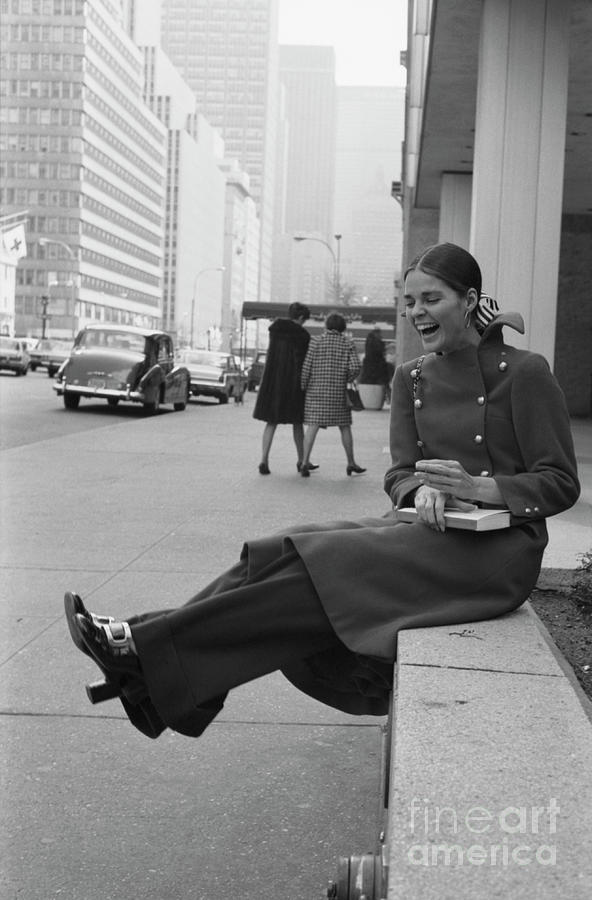 Actor Ali Macgraw In Nyc Photograph by The Estate Of David Gahr