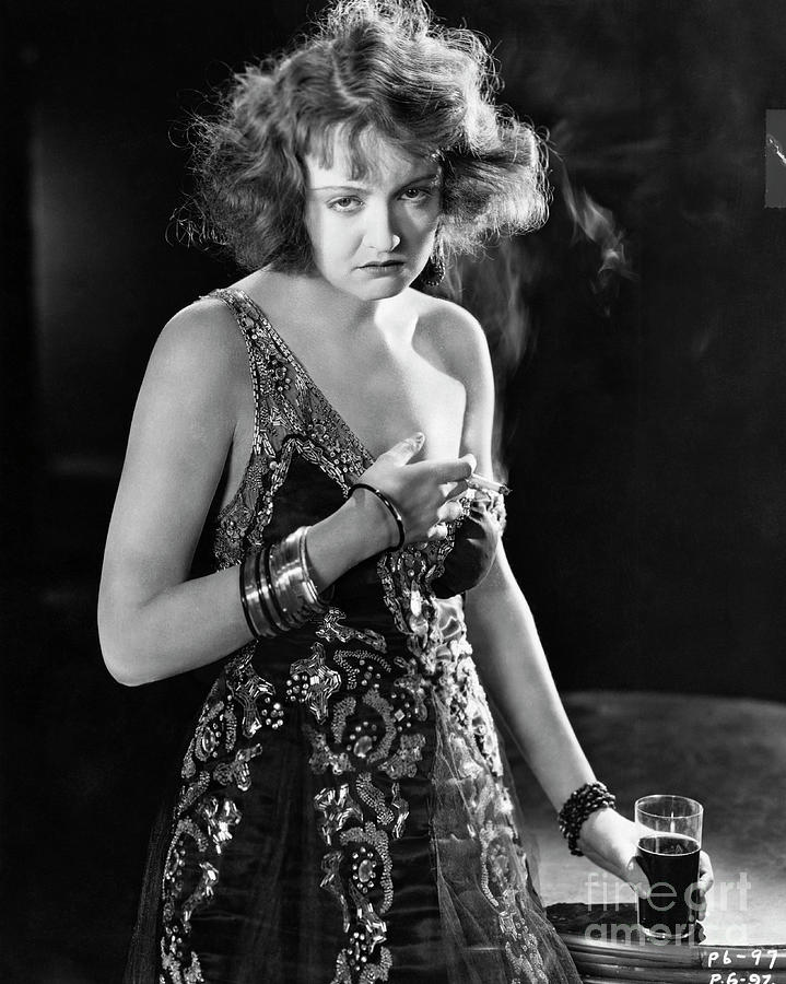 Actress Doris Kenyon As The Half Way Photograph by Bettmann