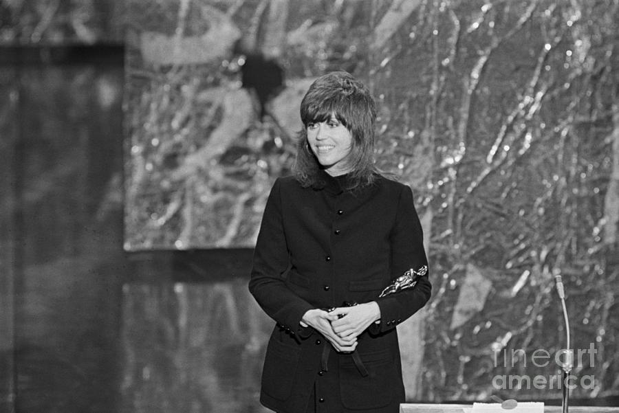 Actress Jane Fonda Holding Oscar Photograph by Bettmann