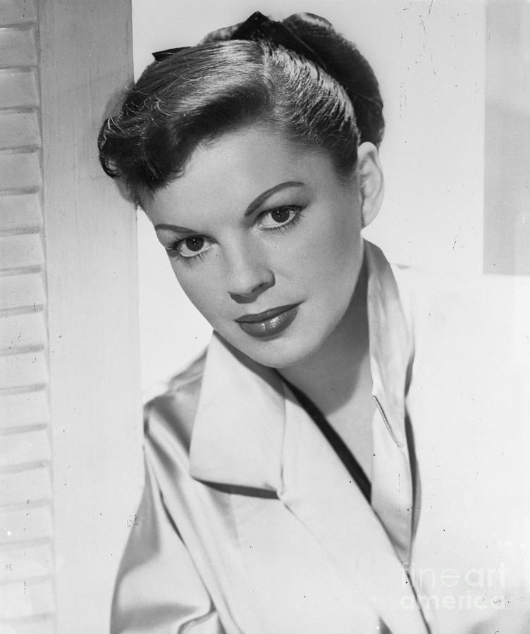 Actress Judy Garland Photograph by Bettmann