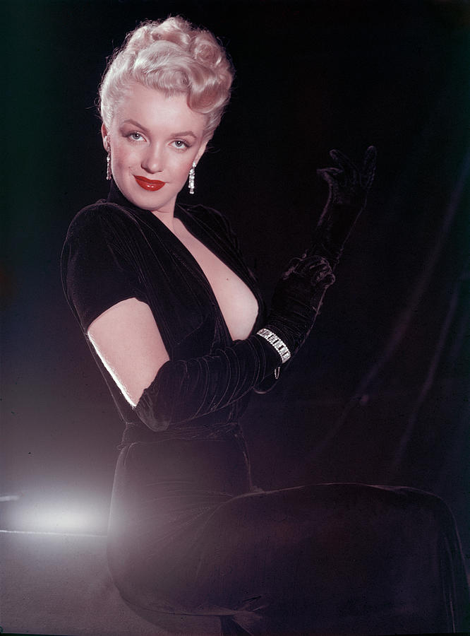 Marilyn Monroe Photograph - Actress Marilyn Monroe by Ed Clark