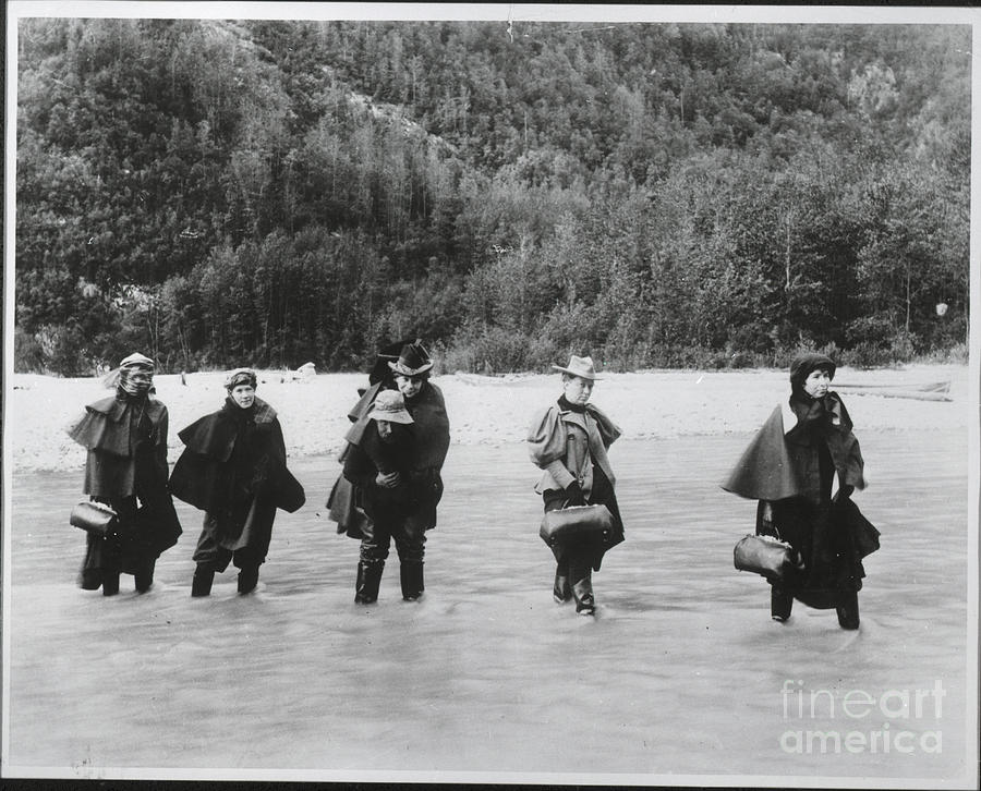 Actresses On Way To Klondike Gold Photograph by Bettmann