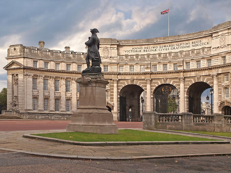 Admiralty Arch And Captain James Cook Photograph by Gill Billington