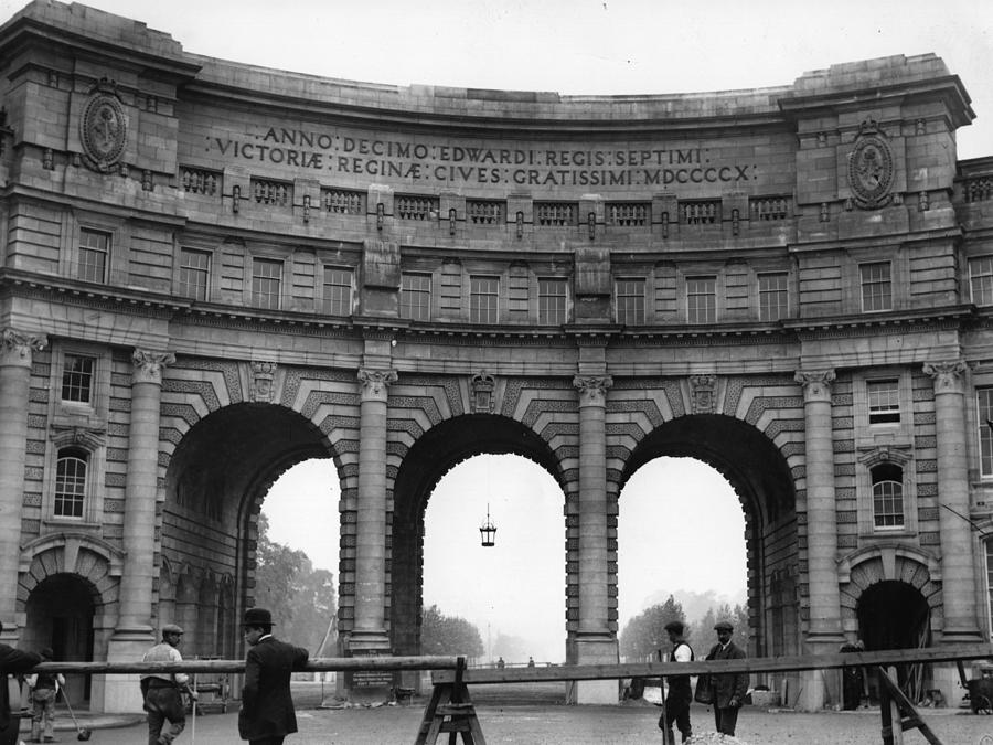 Admiralty Arch Photograph by Hulton Archive