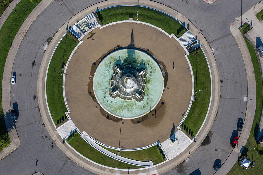 Aerial Belle Isle Fountain  Photograph by John McGraw