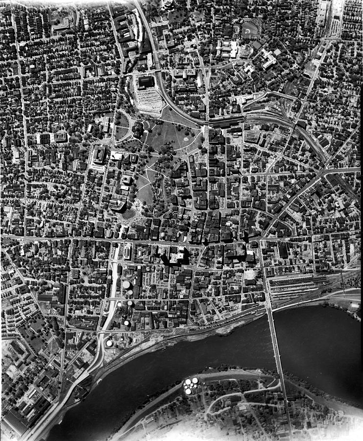 Black And White Photograph - Aerial View Of Hartford by Tony Linck