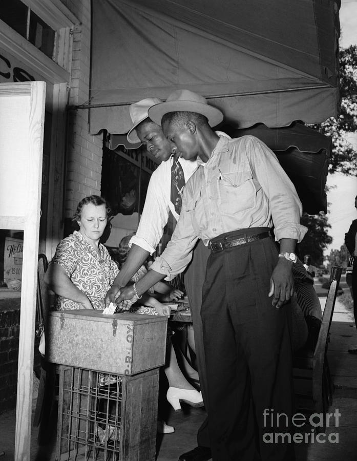 African-americans Vote In Mississipi Photograph by Bettmann