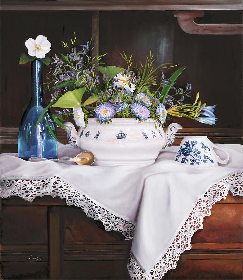 Spoon Still Life Painting - Afternoon Tea Con Bottiglia Blu by Danka Weitzen