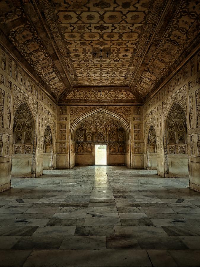 Architecture Photograph - Agra Fort. by Dhiraj Goswami