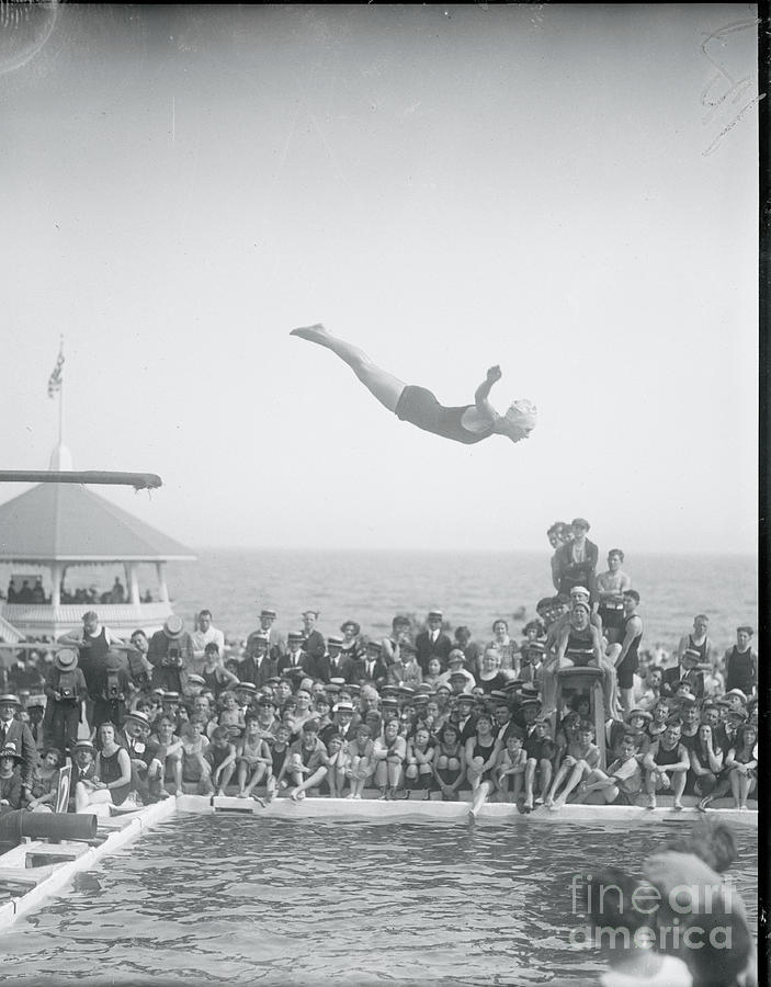 Aileen Riggin Diving Photograph by Bettmann - Fine Art America