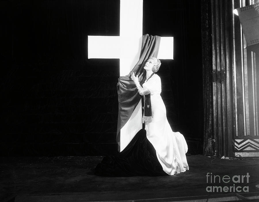 Aimee Semple Mcpherson In Pageant Photograph by Bettmann