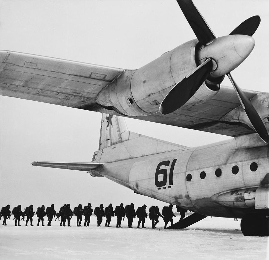 Air Infantry Boarding The Plane At Time Photograph by Keystone-france