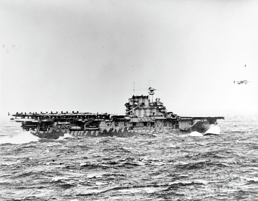 Aircraft Carrier Uss Hornet Photograph by Us Navy/science Photo Library