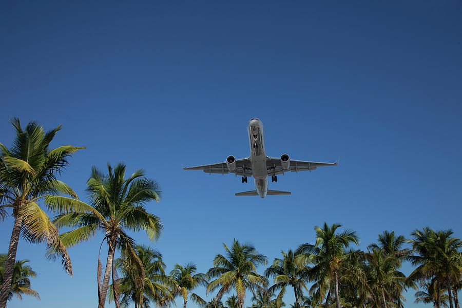 Airplane Landing In Miami Photograph by Buena Vista Images Airplane Landing In Miami Photograph by Buena Vista Images