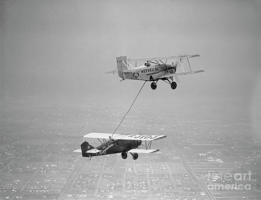 Airplane Refueling In Midair Photograph by Bettmann