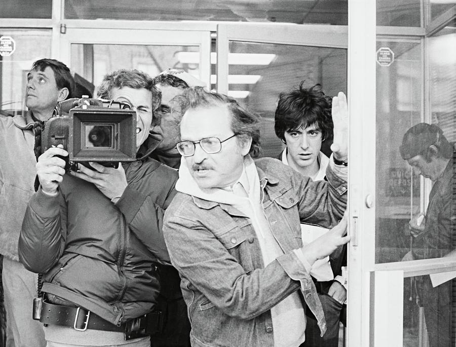 AL PACINO and SIDNEY LUMET in DOG DAY AFTERNOON -1975-. Photograph by Album