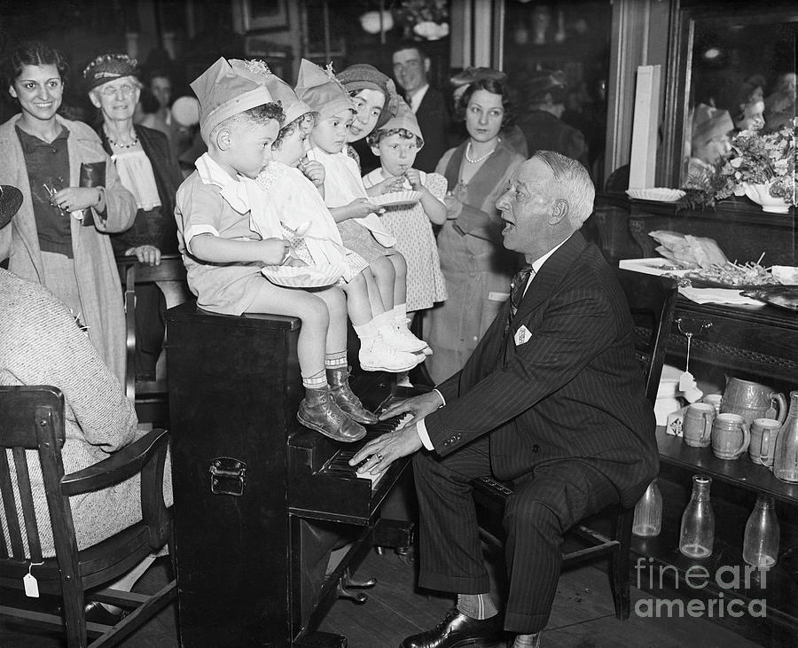 Al Smith Playing Piano To Children Photograph by Bettmann