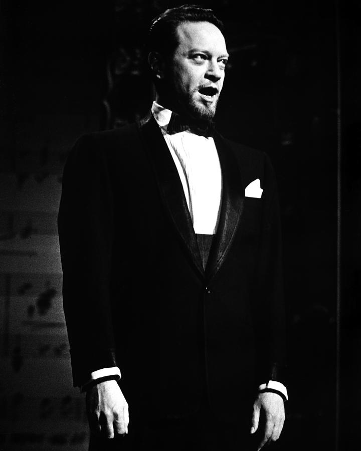 Black And White Photograph - Alfred Drake Singing by Globe Photos