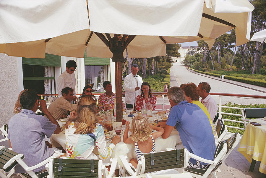 Alfresco Dining Photograph by Slim Aarons