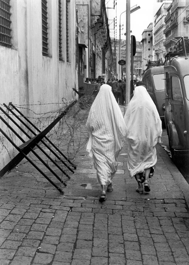 Algerian Women In The Streets Of Algiers Photograph by Keystone-france