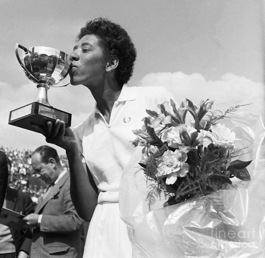 Althea Gibson Kissing Trophy Cup Photograph by Bettmann