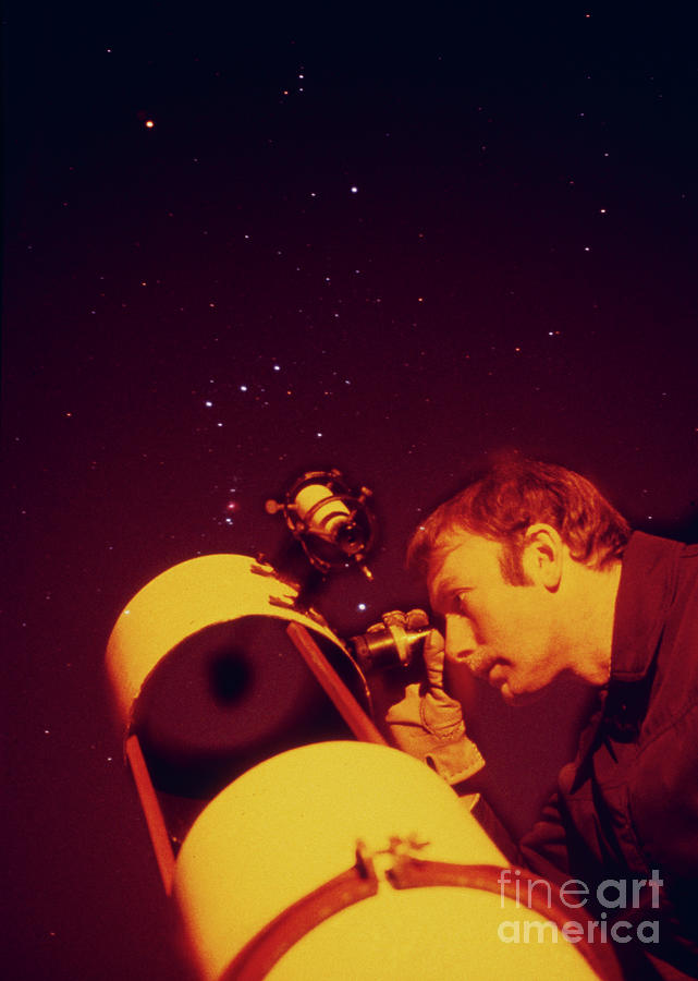 Amateur Astronomer & Newtonian Reflector Telescope Photograph by Robin Scagell/science Photo Library