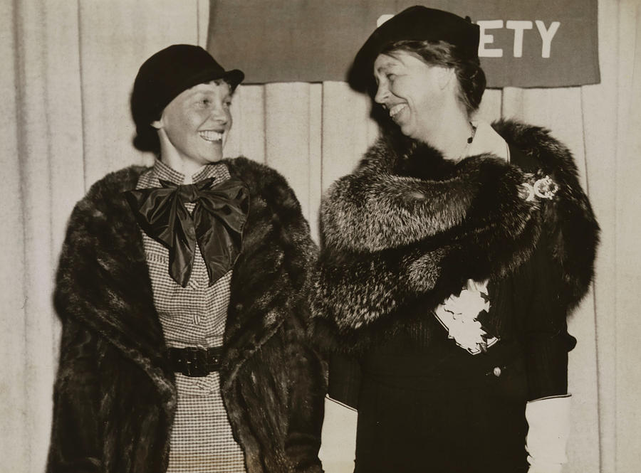 Amelia Earhart And Eleanor Roosevelt Photograph by Science Source