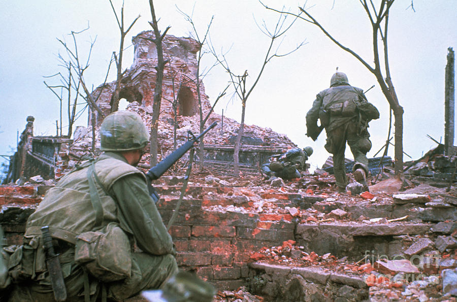 American Marines Advancing Up Outer Photograph by Bettmann