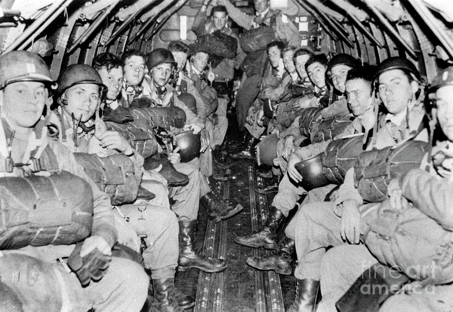 American Paratroopers Ready To Jump During The Normandy Landings June 6 ...