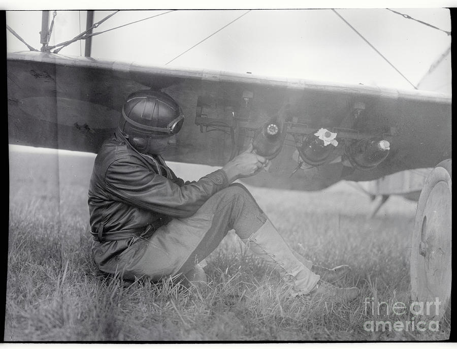 American Pilot Attaching Bombs To Plane Photograph by Bettmann