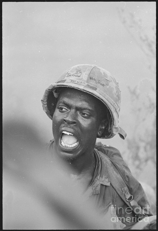 American Soldier In Vietnam Shouting Photograph by Bettmann